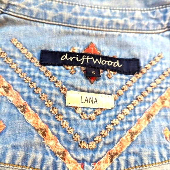Driftwood Lana Western Embroidered Aztec Denim Button Shirt...Size Small - Picture 7 of 9
